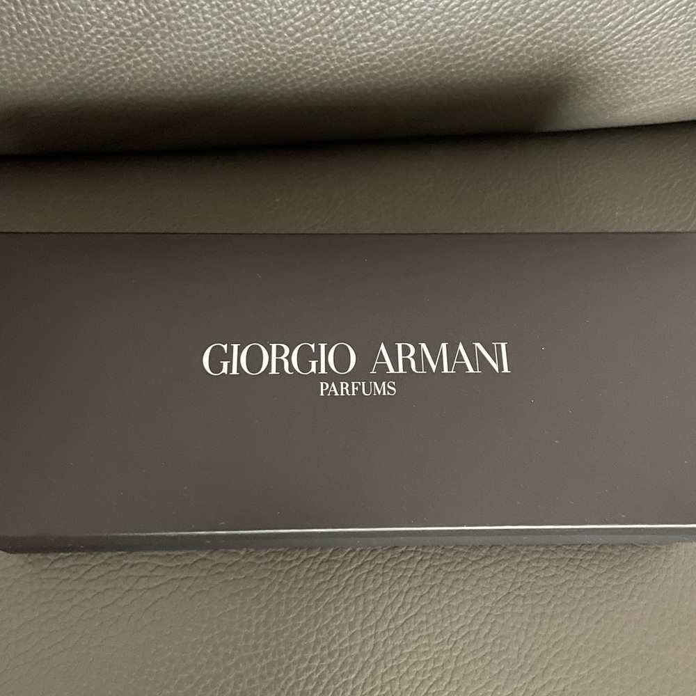 Giorgio Armani Vibrant Red Cosmetic Bag - Picture 10 of 17